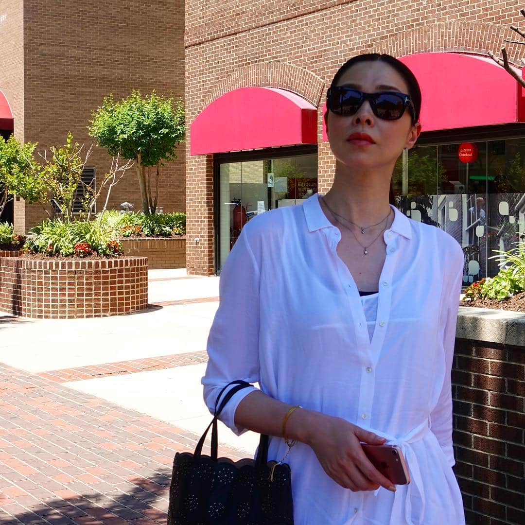 川原亜矢子のインスタグラム：「Walking around Alexandria  アレキサンドリアを散歩 #hot #washingtondc #virginia #usa #旅 #redouté  #ルドゥテ #川原亜矢子 #ayakokawahara」