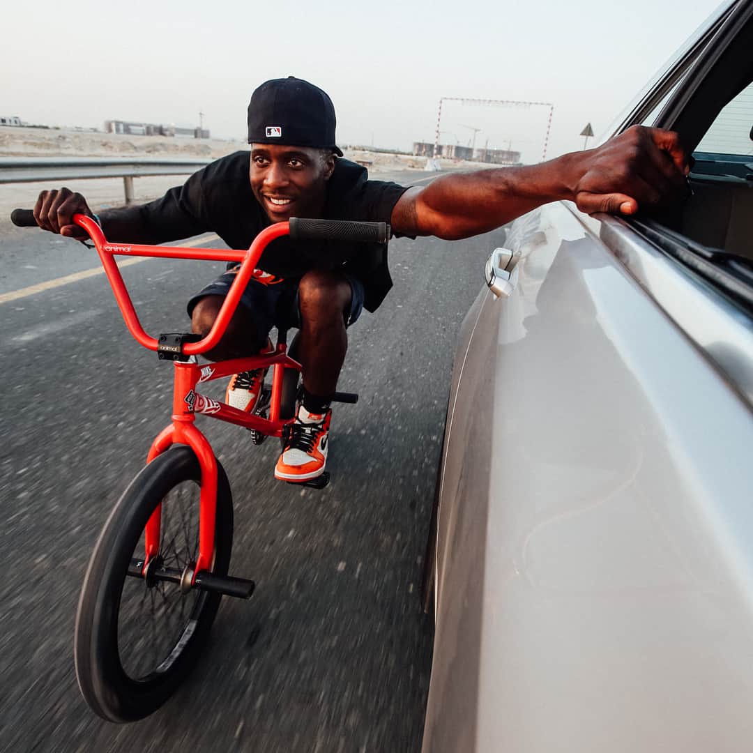 ニューエラ・キャップのインスタグラム：「It’s GO time! @nigelsylvester takes on Dubai as only he can, video and limited GO x New Era collection available in his bio. 📸 @harrisonboyce」