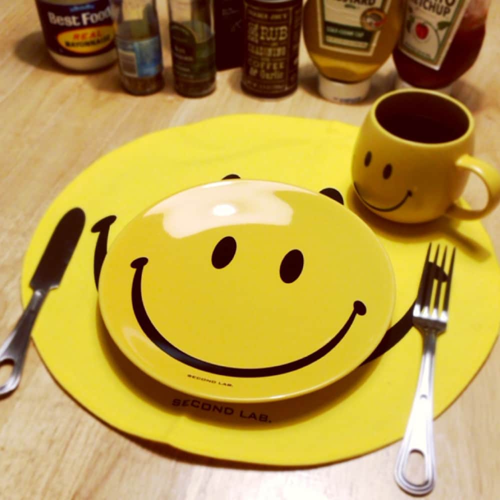 セカンドラボさんのインスタグラム写真 - (セカンドラボInstagram)「【SMILE PLATE】 . さて何を食べようかー . 美濃焼きのお皿、再リリースです◡̈⃝☻ . http://secondlab.us . #smile #smily  #smilyface #secondlab  #usa #plate #dish  #interior #faniture  #home #decor #living #products  #lifestyle #goods  #pottery #tablewear #design #gear #table #cutlery #general  #breakfast #house  #kitchen #madeinjapan #ceramics #food #fork #knife」8月10日 18時01分 - secondlab_official