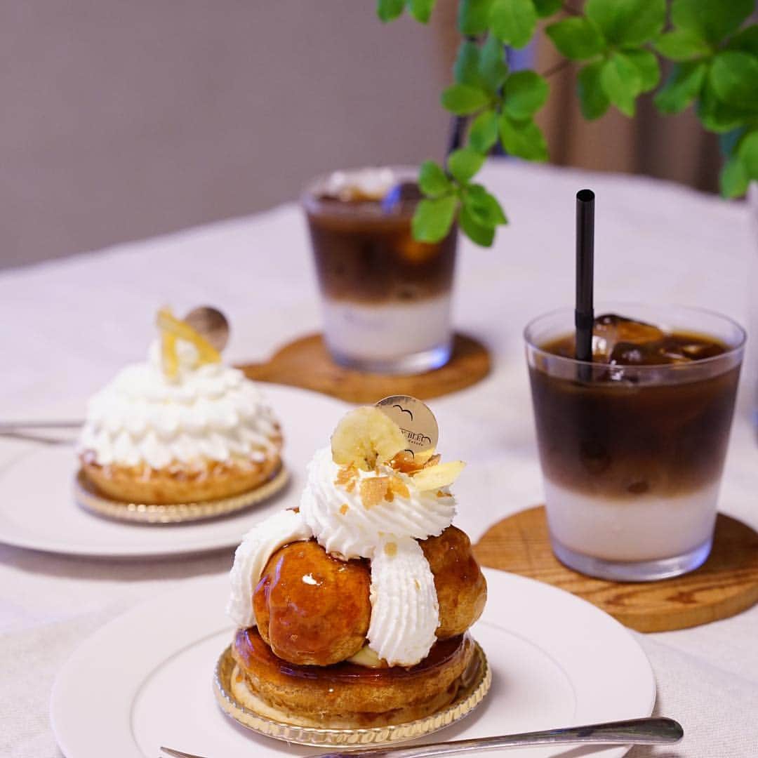 mamiのインスタグラム：「Cafe time ☕️ ． 『 おうちカフェ 』． ． ． お休みの昨日は 行きたかった 個展の初日へ ♡欲しかった 器が買えて大満足😊 ． ． その後 ご近所さんと合流してイタリアン食べて 買い物して 帰宅後 我が家でおうちカフェ☕️ 充実した1日でした☺ ． ． ． ． #おうちカフェ #大谷哲也  #暮らし #instadiary #foodpic #foodstagram #onmytable #sweets #a7 #a7m2」