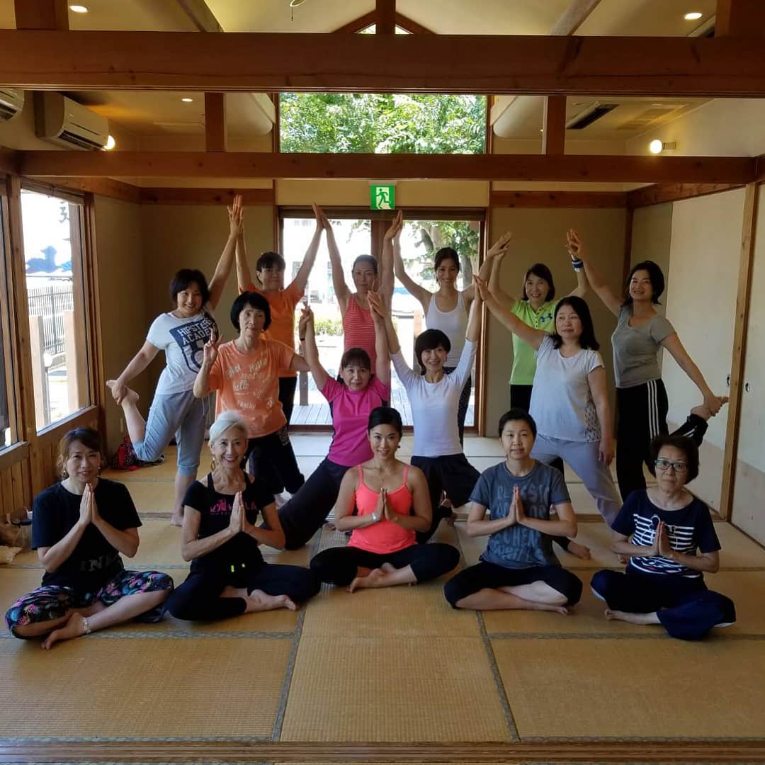 佐藤弥生さんのインスタグラム写真 - (佐藤弥生Instagram)「朝yoga newウェアを着て♪ って写っていませんが... 今日は筋肉痛です😅 #yoga#yogafitness#朝ヨガ#ヨガ#パワーヨガ#お座敷ヨガ#筋肉痛#トレーニング#training#fitness#japan」8月10日 12時55分 - yayoyayo_s
