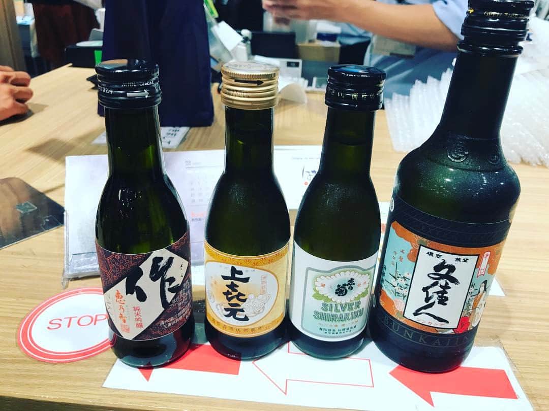 二瓶永莉のインスタグラム：「山の日の水分補給準備。 少しづつ色々飲みたい願望、はせがわ酒店なら東京駅グランスタ店が一番満たされるかも！ #日本酒#sake#日本酒女子#文佳人#土佐しらぎく#作#上喜元 #純米酒中心#これに生酛か山廃加えたかった…#文佳人超LOVE♡#いちばん好きなのは表参道ヒルズ店#でも東京駅は酒蔵の方が試飲してるから好き」