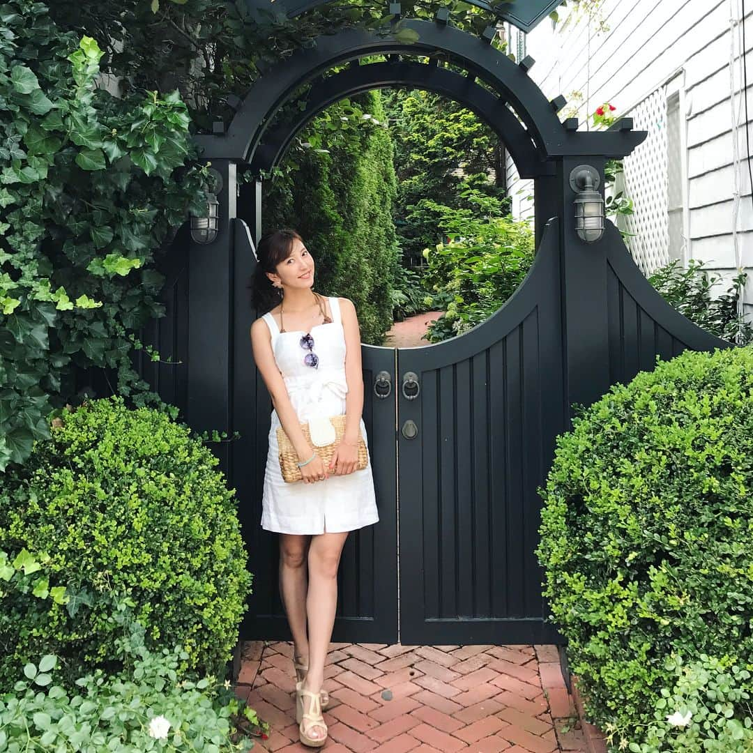 小澤陽子さんのインスタグラム写真 - (小澤陽子Instagram)「夏休みから帰ってきました！🌻 おやすみをいただき、ありがとうございました…😭😭✨ 夏休みは、#はじめてのニューヨーク を訪れてきました🗽🇺🇸 #リフレッシュ してきた小澤、今日から早速また仕事に励んでおります🌟  これでまた１年、がんばれます❤️ ******************* ちなみにニューヨーク🗽では… ブロードウェイミュージカルを観たり、街を散策したりして過ごしました。 キラキラしたエリア🌃と、落ち着きのあるエリア🏘、また一歩出るとすぐに自然🌿があったりと…どこを切り取っても、素敵な街と人🌆。 そして色んな人種の集まるこの場所は、とってもグローバルで、隔てもなく開放的で、居心地の良い場所でした🌎。 いつかまた行けたらいいな…😊💓 #ただいま💛 #NYC #年に一度の長期休暇☘ #homesweethome🏡🇯🇵 #おざよーtrip✈︎ #冒険好きおざよーの旅記録✈︎」8月10日 19時02分 - yoko.ozawa729