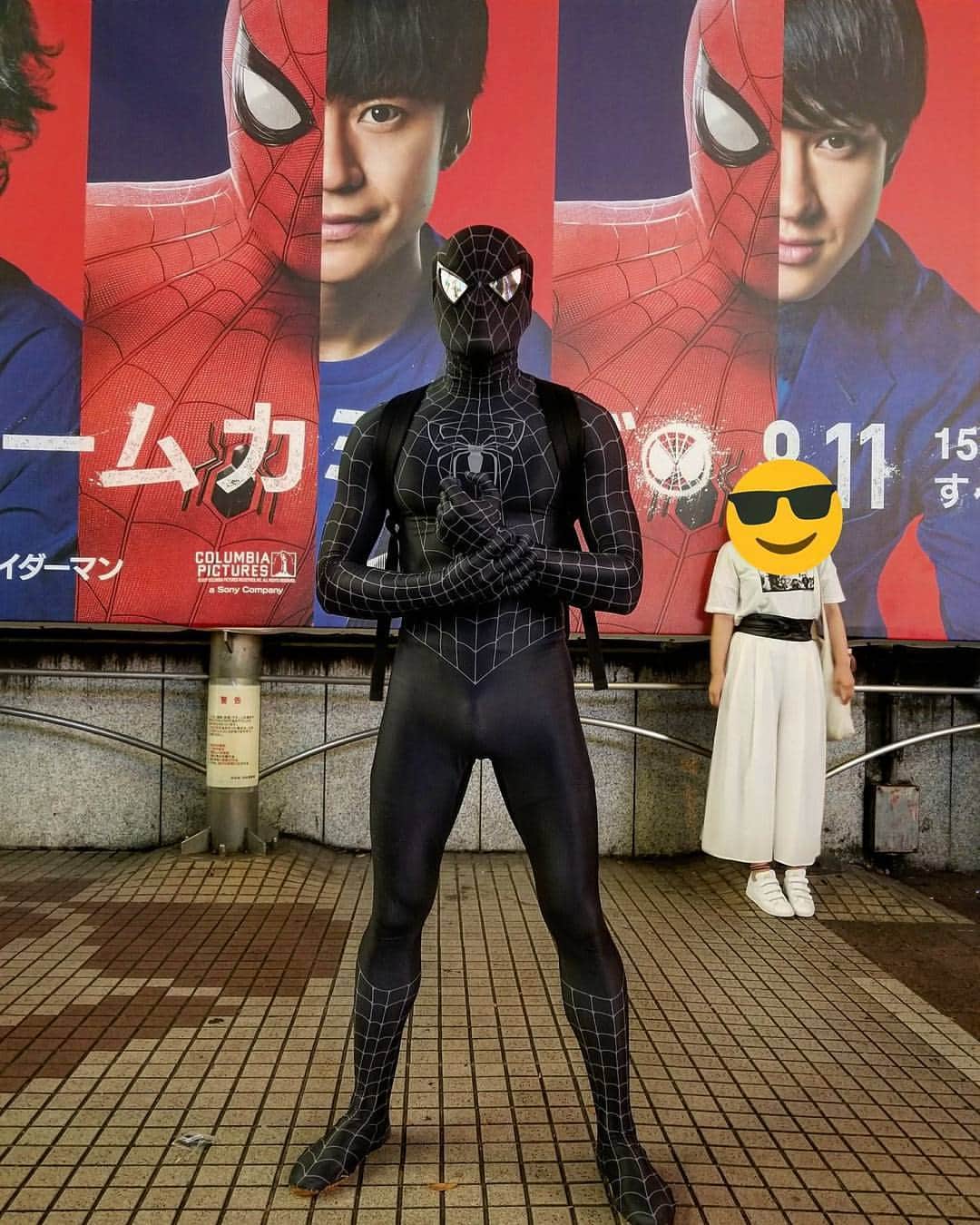 Japanese Spidermanのインスタグラム：「明日からスパイダーマン公開。  今夜、六本木ヒルズでオールナイトで見に行く予定。  因みにお盆はステッカーも増刷したので休まずスパイダーマンを行います。  銀座、みなとみらい、表参道を中心にいると思います。  #スパイダーマン#spiderman#usj#コスプレ#cosplay#cosplayer #渋谷#銀座#みなとみらい#六本木ヒルズ#六本木#マーベル#夏休み#表参道#みなとみらい #関ジャニ#腹筋#公開初日」