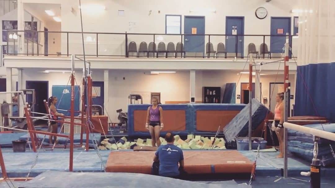ブリタニー・ロジャースのインスタグラム：「21 years of gymnastics and a cast to handstand is still my most challenging skill 😂 last day of practice in Calgary before heading to Taipei for FISU games next week! Looking forward to another great experience representing my country 🇨🇦」