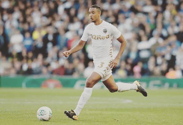 のインスタグラム：「pleased to make my debut for @leedsunited last night and to win 4-1🤘🏽」
