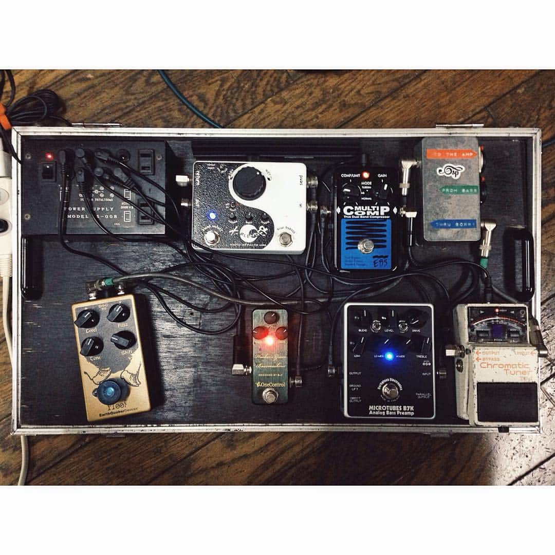 原直央さんのインスタグラム写真 - (原直央Instagram)「#pedalboard '17.8.10. #boss #ebs #darkglasselectronics #xotic #onecontrol #earthquakerdevices」8月11日 0時25分 - naouhara