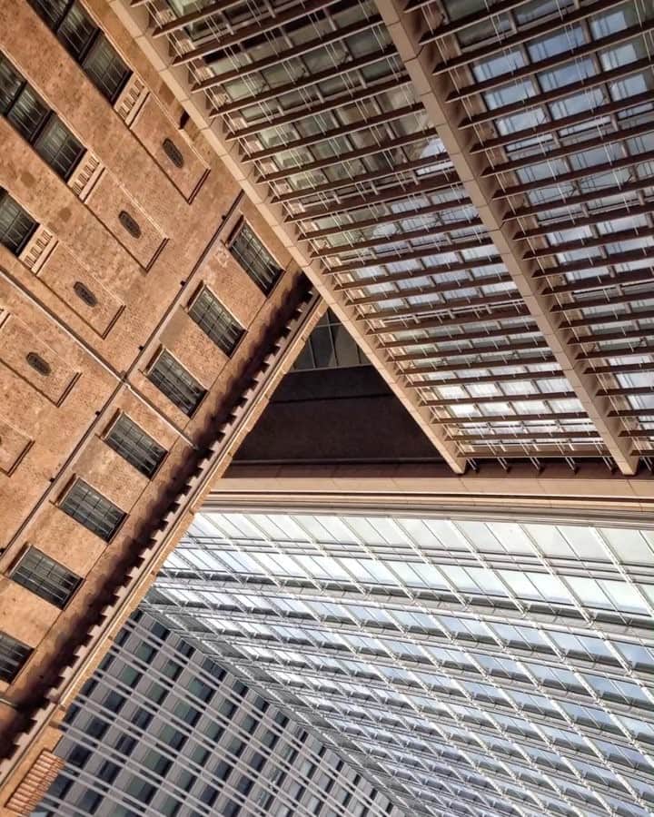 uoriのインスタグラム：「#archilovers #buildingstylesgf #igersjp #arkiromantix #rsa_streetview #instagramjapan #lookingup_architecture #art_chitecture_ #minimal_lookup #rustlord_archdesign #Sky_High_Architecture #icu_architecture #excellent_structure #indies_gram #skyscraping_magic #skyscraping_architecture #diagonal_symmetry #tv_buildings #hq_globe #rsa_symmetrical #hq_architecture #cool_pointy_things #indies_minimal #rsa_symmetrical #tv_leadinglines #drugougleb #kings_miark #rustlord_unity #plotagraph」