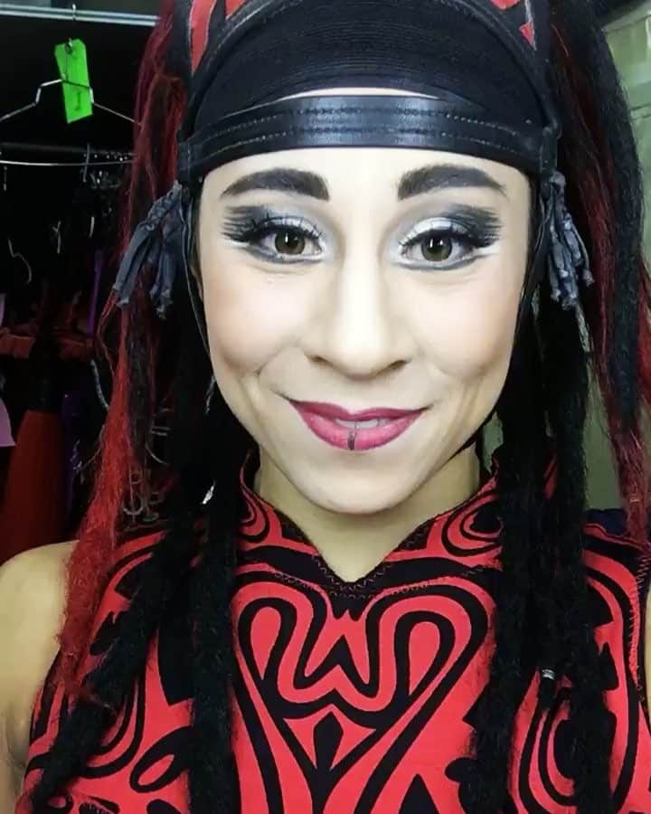 マリッサ・キングのインスタグラム：「Here we go on this two show day! Kisses to you all on this wonderful Thursday 😘❤💋 #graciasParaguay!」