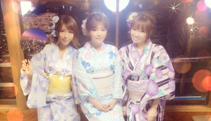 星野ナミのインスタグラム：「上品なお姉さまと💖 私だけ脚がはだけちゃってました..笑 #屋形船」