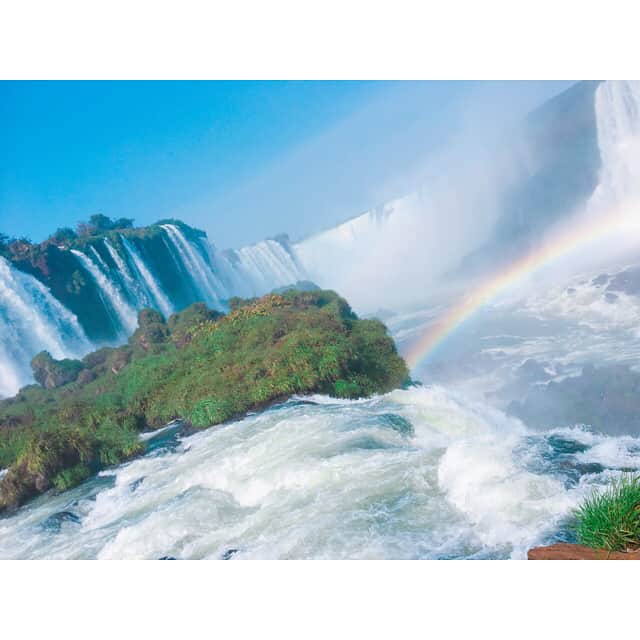 岩佐美咲さんのインスタグラム写真 - (岩佐美咲Instagram)「圧倒されました😦！ #イグアスの滝 #ブラジル #虹」8月11日 13時42分 - wasaminnn