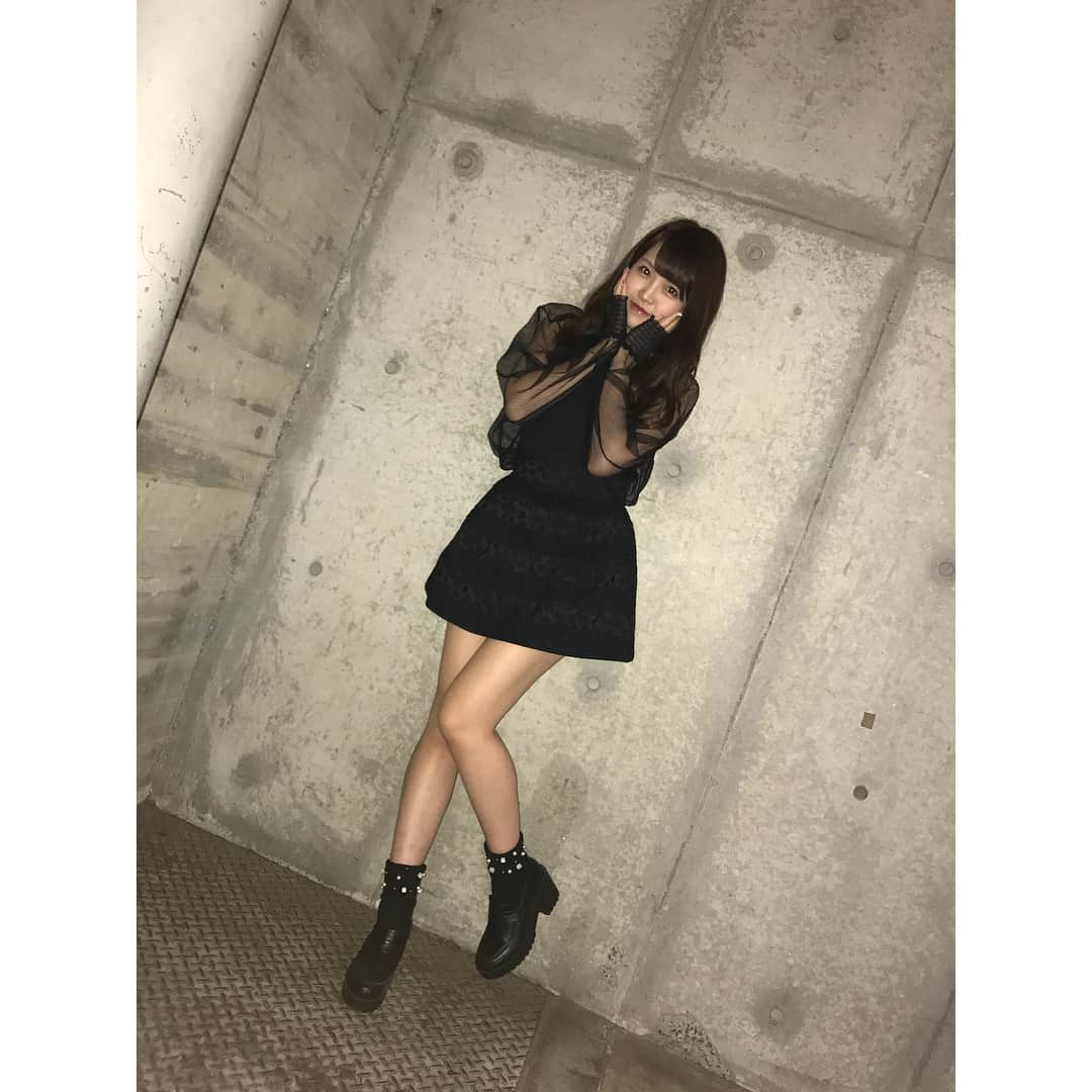 のインスタグラム：「握手会ありがとうございました♥  今日も楽しかったぜい！！ 今日から３日間４部制よろしくお願いします😜💓 雨が降ってきてるので、気をつけて帰ってね😂  今日の私服💙💜 #tops#韓国で買った😘笑#skirt #forever21 #靴下#ナルシス #まっくろくろすけ #真っ黒コーデ」