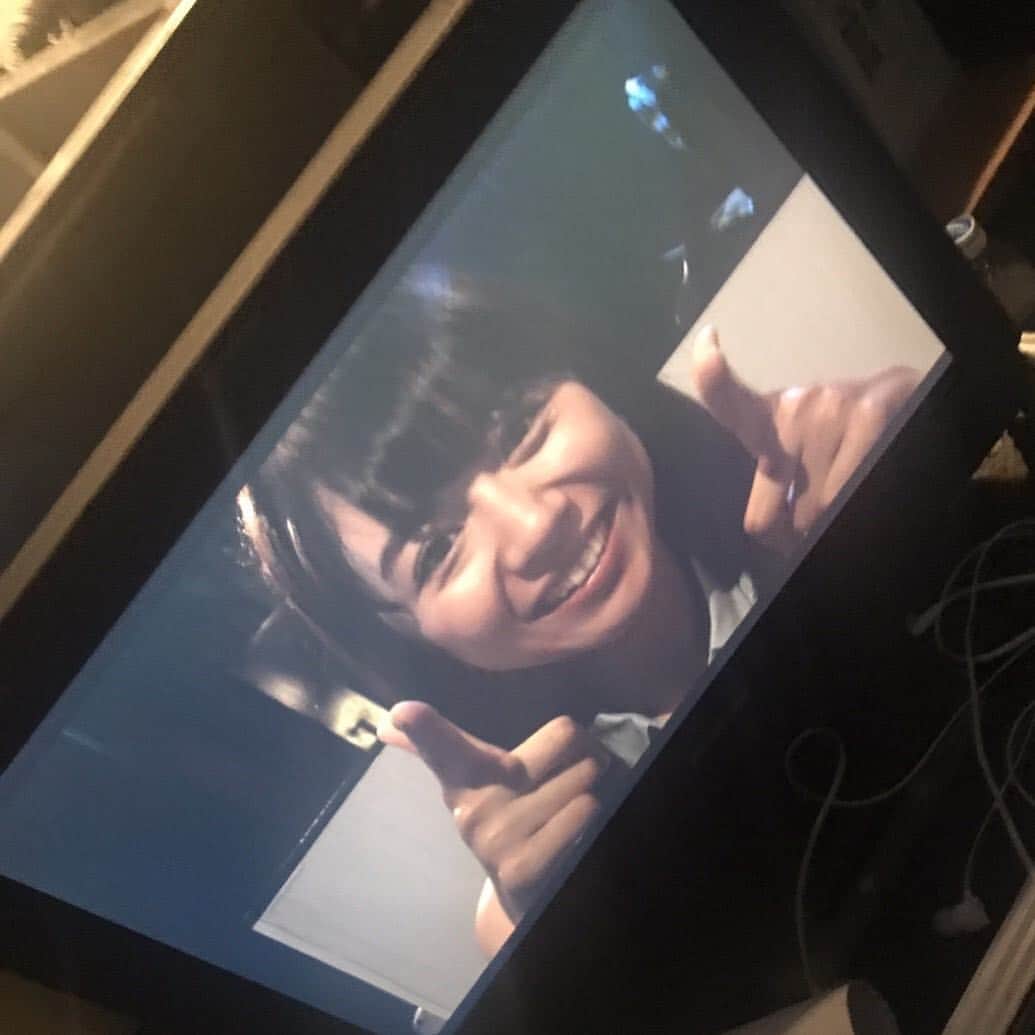 青の頃のインスタグラム：「★久々のモニター越しシリーズ★  いよいよ物語も中盤まで来ました。 このあと5人はどうなっていくのか。。。 次回もお楽しみに！！ #武藤賢人 #槙田紗子 #加藤由佳  #朝倉健太郎  #小西貴大 #YouTube  #ドラマ #制服 #高校  #時代 #高校時代 #仲間 #青春  #青の頃」