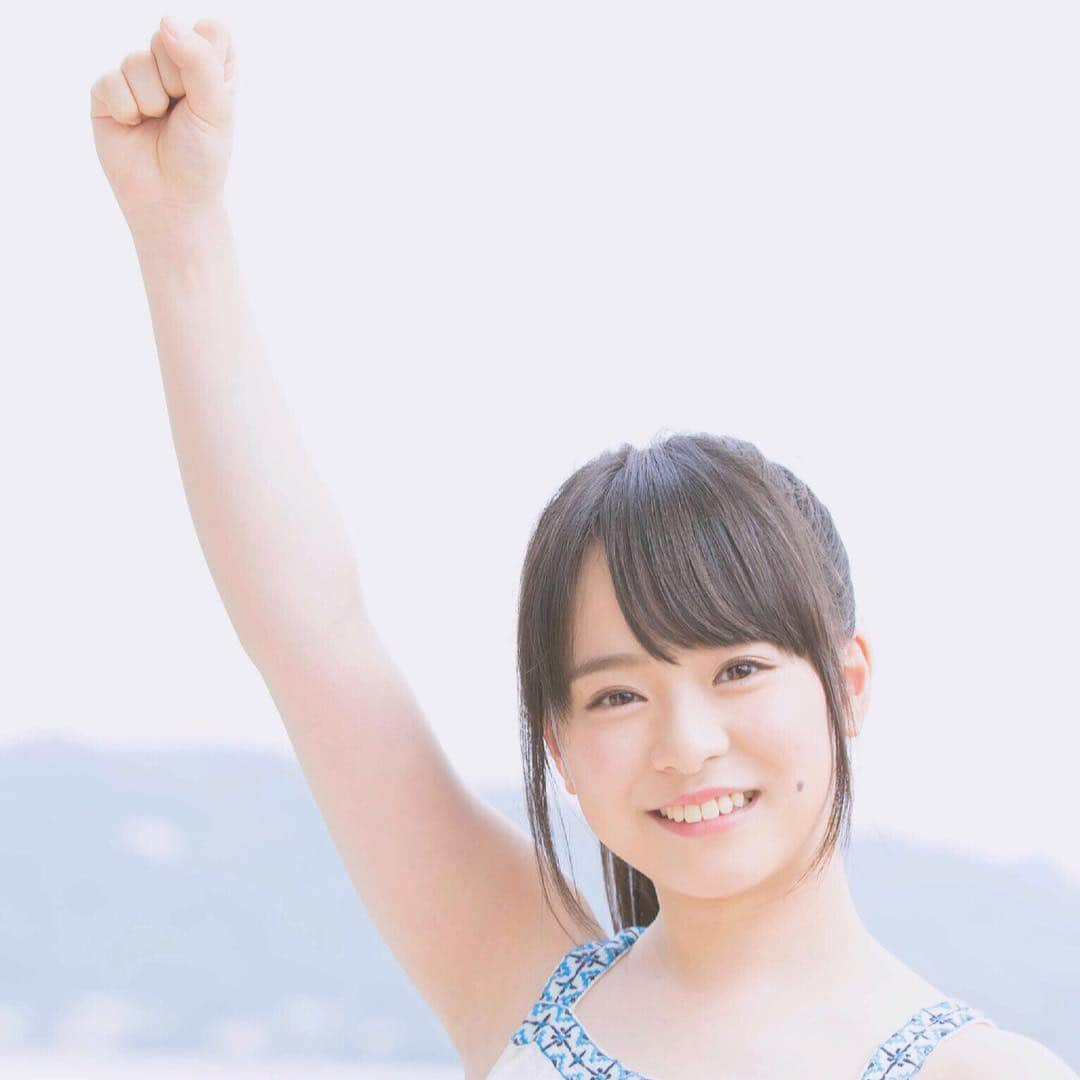 AKB48 水着サプライズ2017のインスタグラム：「30位の倉野尾さんは、右腕を突き立て、順位を噛みしめます！ ご購入はこちらから！ http://wpb.shueisha.co.jp/2017/07/28/89005 #水サプ2017　#倉野尾成美」