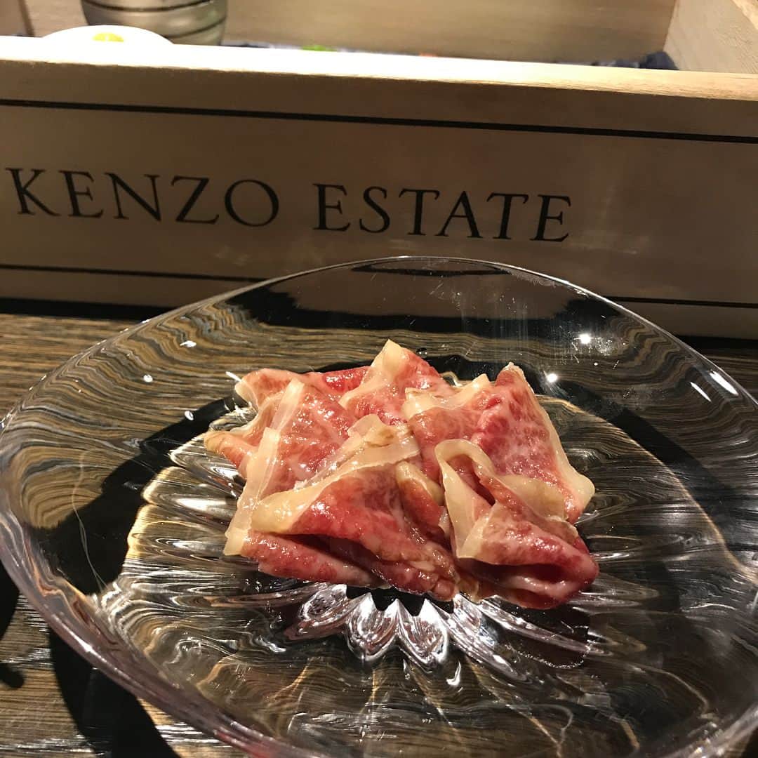 駒田奈美さんのインスタグラム写真 - (駒田奈美Instagram)「・ 結局… ・ 色々なワインをたのしみました♡ ・ どれもとても美味しく頂きました(๑˃̵ᴗ˂̵) ・ 六本木は何度かお邪魔したけど…京都は初めて。。。 ・ 京都限定の木箱入りのおつまみや ・ オーストリア産の手作りグラス「Zalto」のグラスで頂く「ai」 ・ 至福のひと時でした♡ ・  #駒田奈美#オスカープロモーション#モデル#ケンゾーエステート#あさつゆ#結#ai#aska#Zalto」8月11日 17時15分 - nami.komada