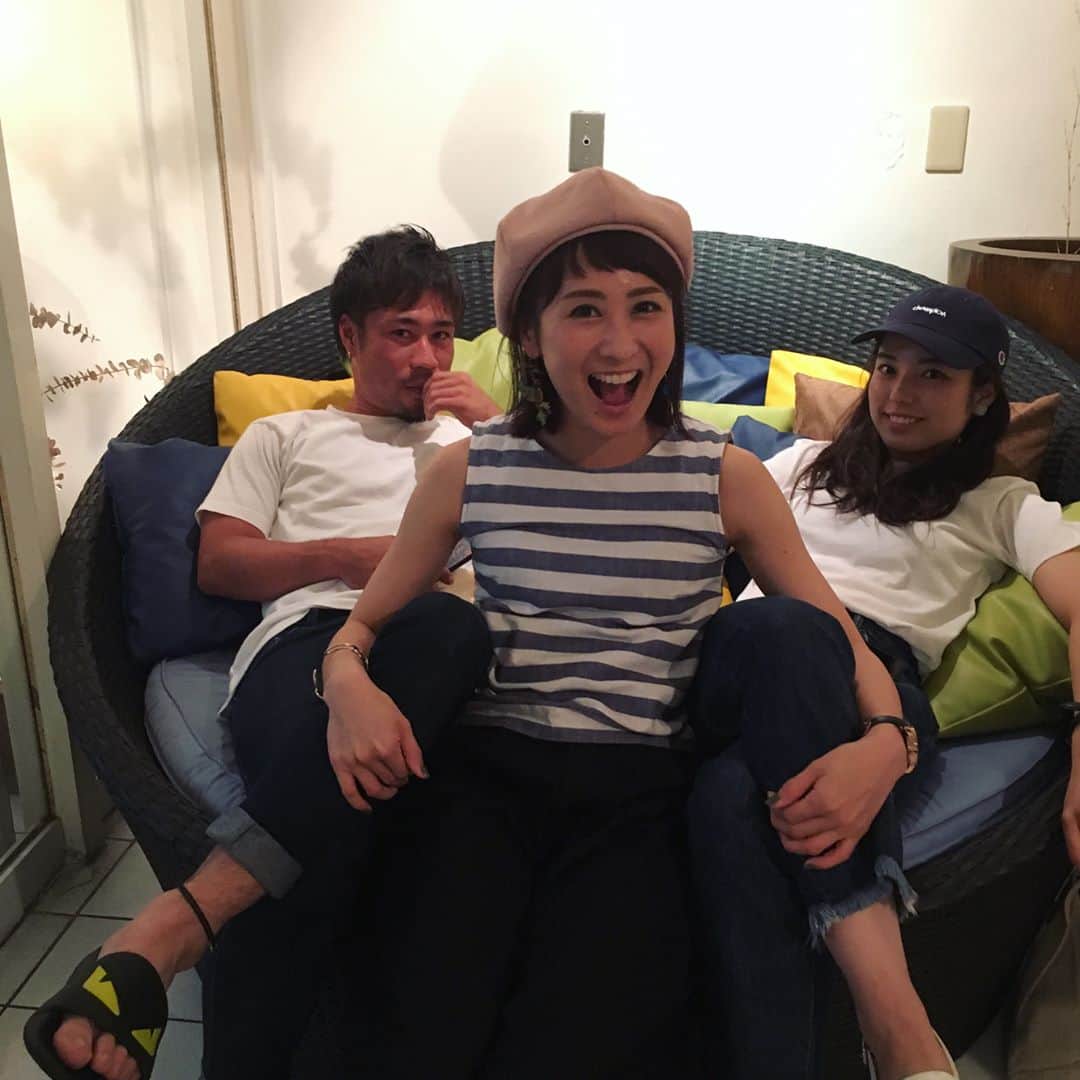糸数美樹のインスタグラム：「だんらん #兄弟 #姉妹 #わたしは長女 #もっぱら役目はクレカ切ること #とほほ #おかえり妹 #わたしは明日飛びます #またしばらくお別れや #さみしい #内地でも頑張るんだよ #ふぁいてぃん #新入社員は大変そう #今度はわたしが大阪にいこう #久しぶりのきょうだい勢揃い #楽しかった #いいね、家族 #さてパッキングせねば #ねもい」