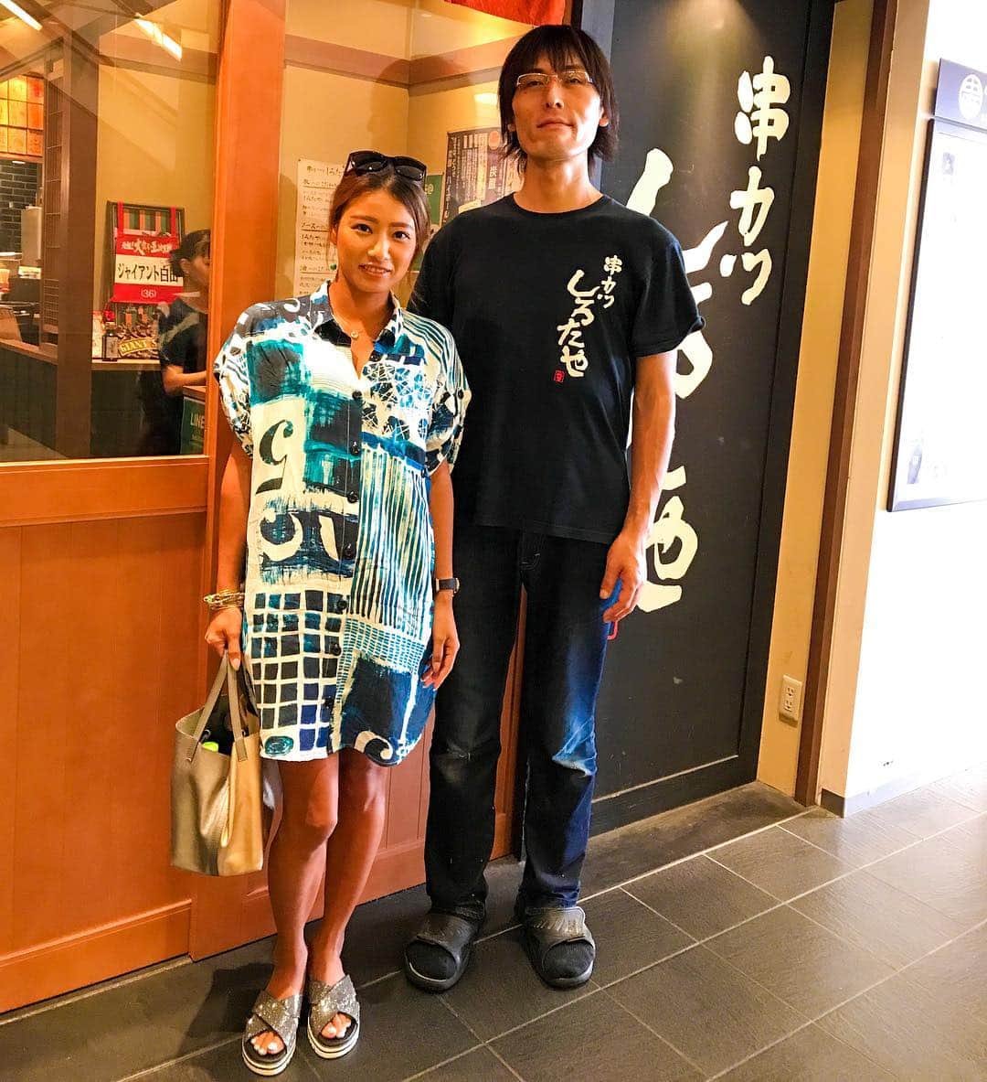 彩海のインスタグラム：「. . 大食いでおなじみのシロタさん🍖 . 身長もとっても大きくてビックリ！ (私も168cmなんだが) . . 串カツも美味しかった♡ . . . . . #串カツ#しろたや #フードファイター#大食い #ジャイアント白田」