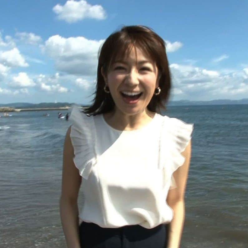 長野美郷のインスタグラム：「皆さんは、海水浴に行かれますか？ 行かないという方が多いとの調査結果も！？ 真相を海水浴場へ行き、調べました✨  7時25分過ぎをお楽しみに😊  お盆休みも めざましどようびを見てくださいね🍀 #長野美郷 #めざましどようび #スタッフ」