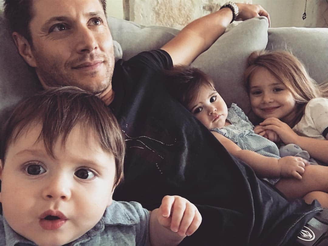 ジェンセン・アクレスさんのインスタグラム写真 - (ジェンセン・アクレスInstagram)「My 8 month old son's selfie skills are scary good.  Happy Friday folks.」8月12日 4時45分 - jensenackles