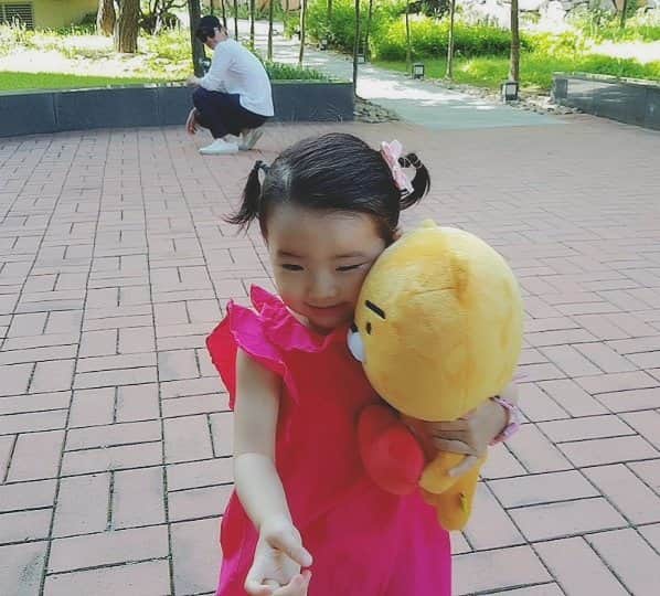 イン・ギョジンのインスタグラム：「걱정마 하은....보디가드는 항상 널 바라보고있으니....ㅎㅎㅎㅎ」