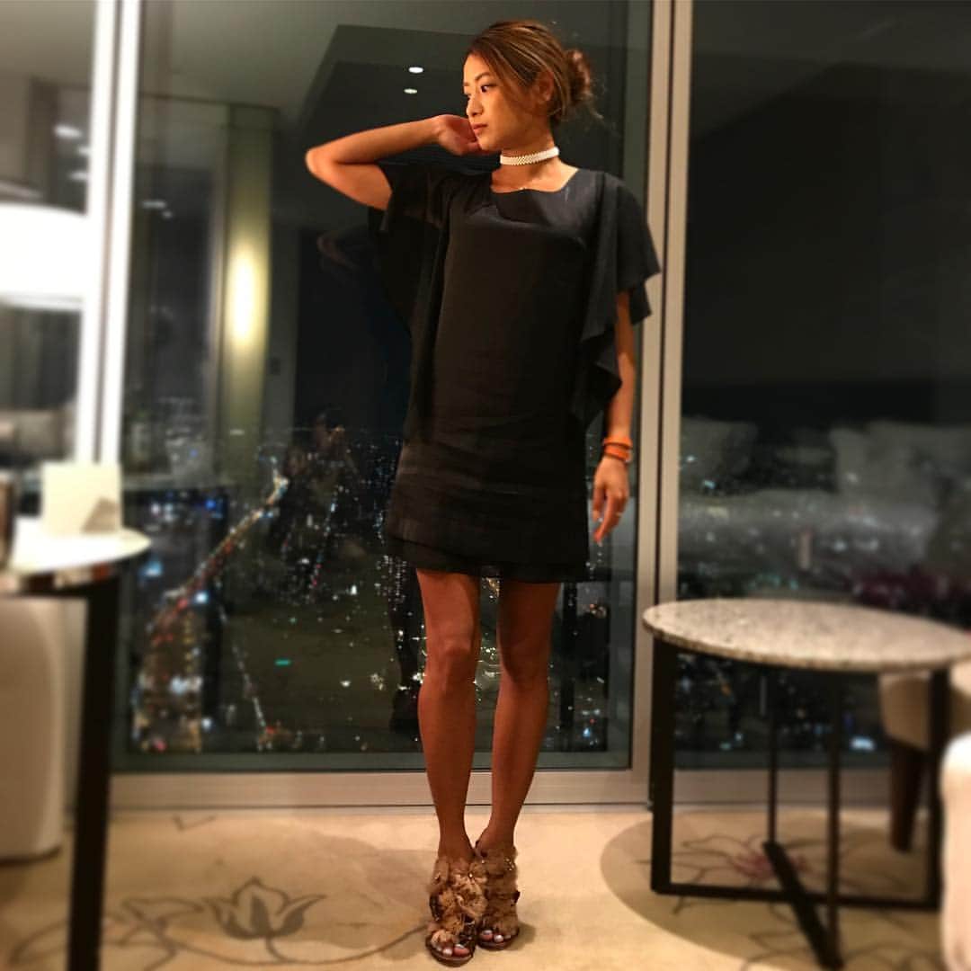 彩海のインスタグラム：「. . Dress up for my cousin, Wakana' wedding 👰🏻 . いとこの結婚式💒 かなりカジュアル形式だったので 楽チンでした♡ . . それにしても脚黒いwww . . . . #結婚式#結婚式ドレス#ドレス#従姉妹 #カジュアル最高」