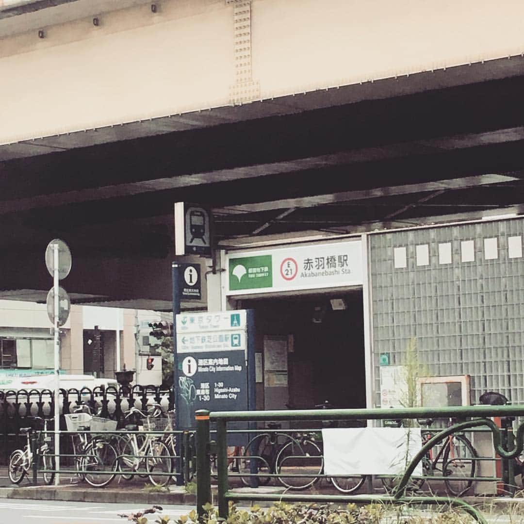 azumiのインスタグラム：「赤羽橋からついてきてるの知ってるんやで #村上ショージ」