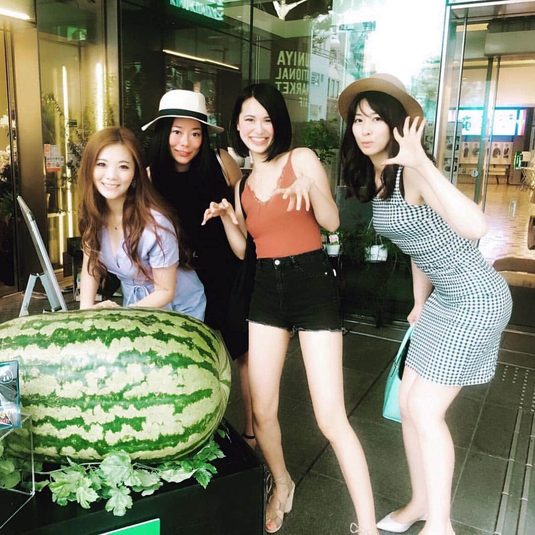 七尾エレナのインスタグラム：「OMG🍉‼️ ＊ ＊ ＊ ＊ ＊ ＊ ＊ #キャミソール ☞ @equl_shop (se-10) #ネックレス☞ @equl_shop (qn-2) ＊ #equl #PR」