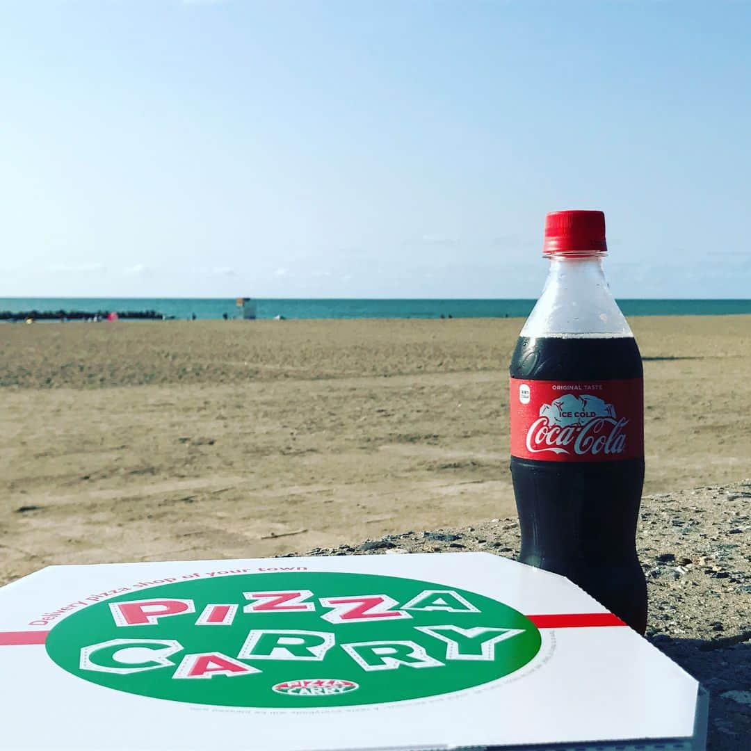 ピザキャリー野々市店のインスタグラム：「松任海浜公園までお届け☀️ 海水浴の合間やBBQのおつまみなどにも🏖  #海 #松任海浜公園 #ccz #デリバリー #20パーセントオフ #テイクアウト #半額  #海水浴 #バーベキュー #夏  #ピザキャリー #ピザキャリー野々市 #11時から #ピザ #おつまみにもなる  #フォローミー #フォロワー募集」