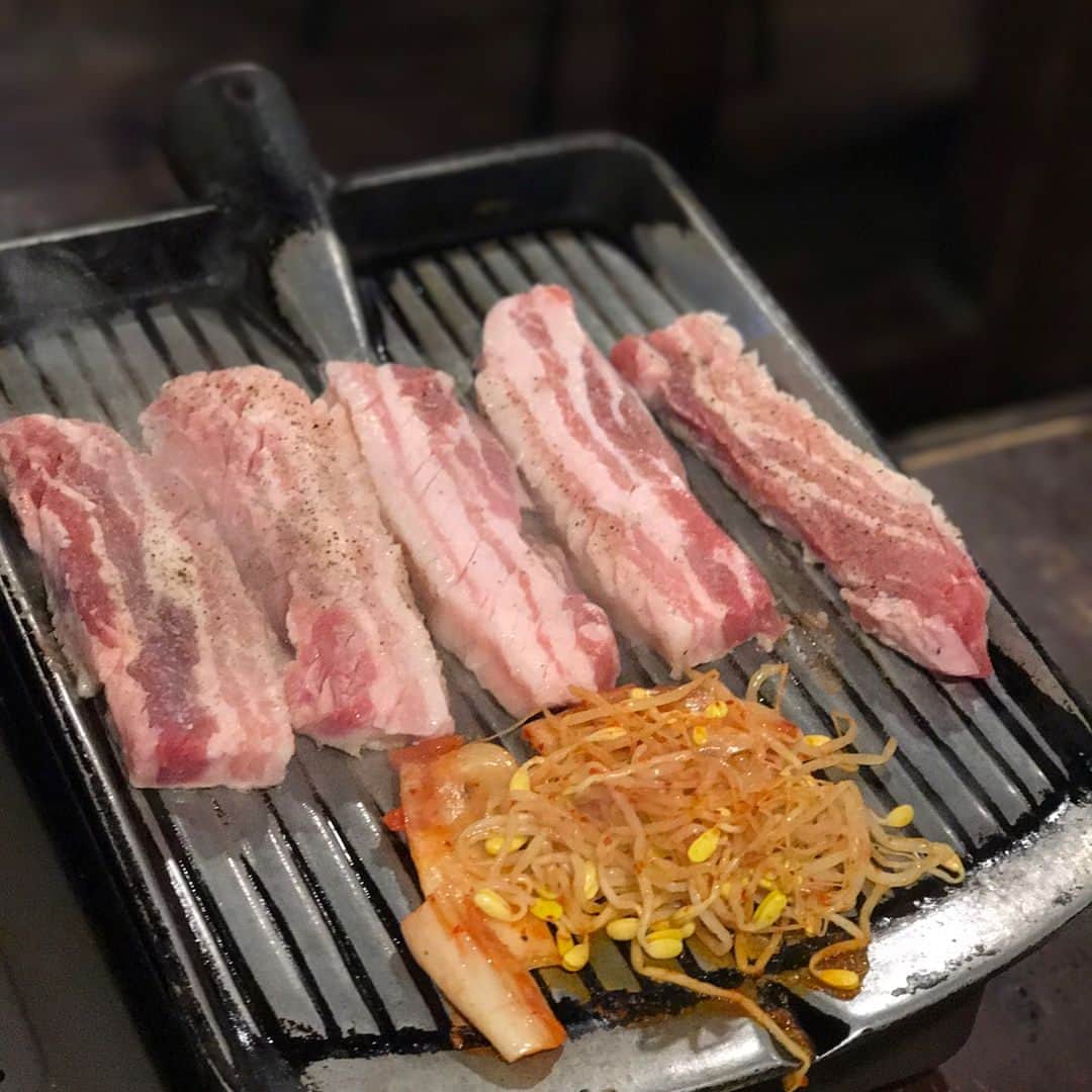 亀田和毅さんのインスタグラム写真 - (亀田和毅Instagram)「練習終わって駅で待ってる時におにぎり🍙  おにぎり食べると元気でるな！ ほんで今は久しぶりに韓国料理食べにきてる！美味しいな！最高  #亀田和毅 #亀田 #亀田三兄弟 #今日の #ファッション #って言うか #私服 #かわいいTシャツ #韓国料理 #美味しい #でも何かこの1週間めちゃ長かった #疲れたな #ゆっくりしよ #tomoki #tmk #mexicanito #instagood #instagram #instafashion #instafood #fashion」8月12日 19時12分 - tomokikameda