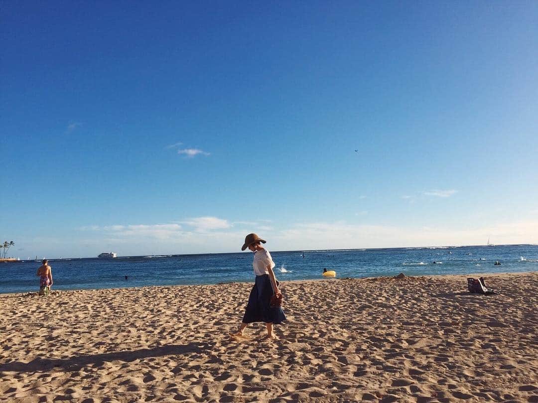 上白石萌音さんのインスタグラム写真 - (上白石萌音Instagram)「実は、 お仕事でハワイに来ております！！ 人生初ハワイ、帰りたくない。笑 写真いっぱい載せまーすね #hawaii #alamoanabeach」8月12日 20時30分 - mone_kamishiraishi