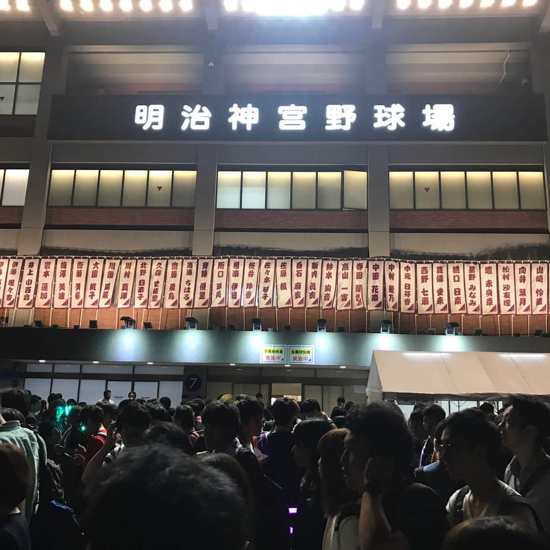 のインスタグラム：「神宮、仙台と乃木坂のライブに参戦😊 めちゃ楽しかった。声枯れた。 みんな可愛すぎるよ、、、 #乃木坂46 #真夏の全国ツアー2017 #初ライブ  #あるさんに便乗 #次は欅坂」