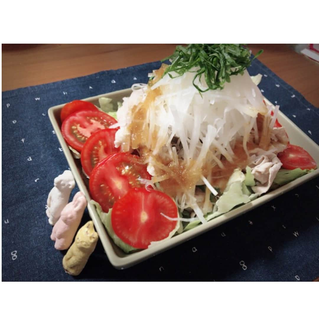 川口春奈さんのインスタグラム写真 - (川口春奈Instagram)「ご飯🍴五島うどんだよ〜 目は腫れてないし、泣いてないよ〜。持ち前のクマが出てきてるのかもね🐻🐻」8月12日 20時56分 - haruna_kawaguchi_official