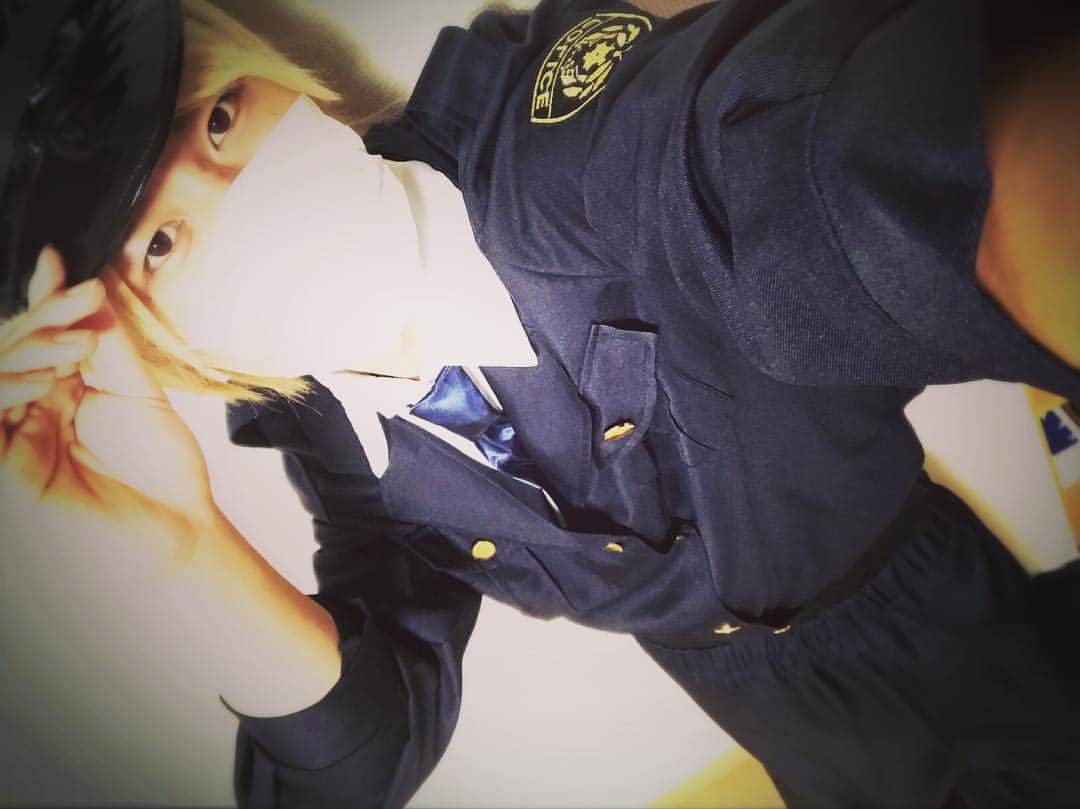 ケビンのインスタグラム：「たまにやるコスプレって楽しいよな〜笑 Twitterにもこの画像だしたけどインスタにも載せとこー笑 #ポリスやな〜」