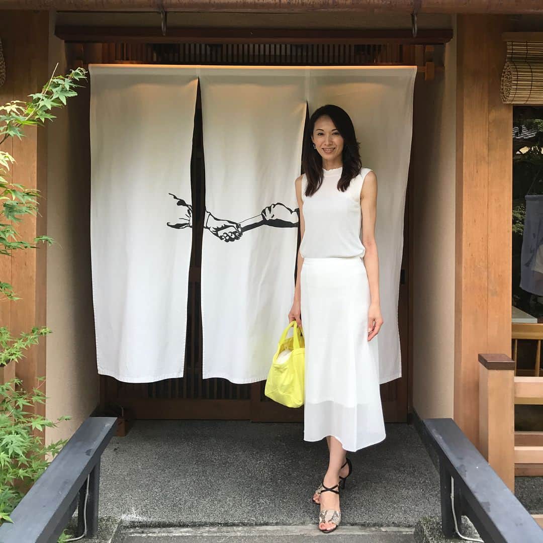 のインスタグラム：「・ 白川沿いでお買い物 ・ 「PASS THE BATON」へ♪ ・ 素敵なものがたくさん♡ ・ カキ氷が人気！ ・ 13時なのに今日の分は受付終了だって(^^;; ・  #パスザバトン #パスザバトン京都 #カキ氷 #passthebaton #京都#白川 #駒田奈美#オスカープロモーション#モデル」
