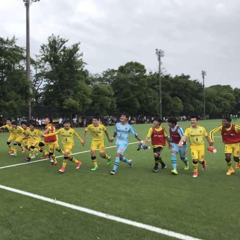 MALIAさんのインスタグラム写真 - (MALIAInstagram)「👦🏼⚽️ 羽田空港へ長男くんの お見送りに行ってきました。 . 今週から始まる大会に向けて 中学三年生最後の夏の遠征⚽️ . 監督をはじめ、 チームメイトのみんなと過ごす 最後の夏なのかと思うと胸がいっぱいで、 書いてるだけで涙が出ちゃうの。😢 . サッカーママの 想いはたっくさんたくさん。 それは、また改めて書くとして。 . みんなで楽しんできてね😋💛 いってらっしゃい✈️ . #中学三年生最後の夏の大会⚽️ #いってらっしゃい 👋🏽💛💛💛 #VamosKaili」8月13日 11時40分 - maliarehman