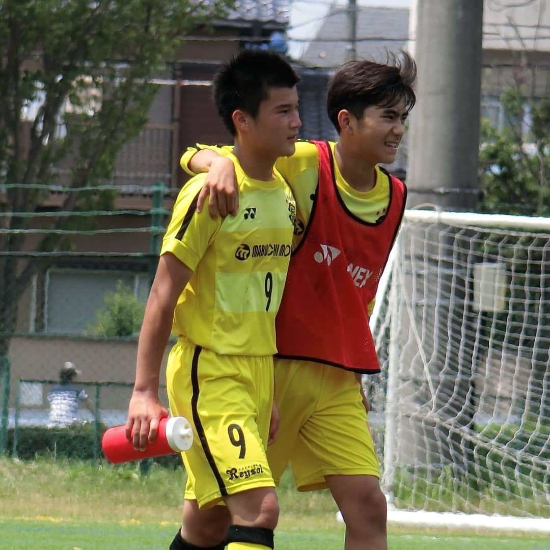 MALIAさんのインスタグラム写真 - (MALIAInstagram)「👦🏼⚽️ 羽田空港へ長男くんの お見送りに行ってきました。 . 今週から始まる大会に向けて 中学三年生最後の夏の遠征⚽️ . 監督をはじめ、 チームメイトのみんなと過ごす 最後の夏なのかと思うと胸がいっぱいで、 書いてるだけで涙が出ちゃうの。😢 . サッカーママの 想いはたっくさんたくさん。 それは、また改めて書くとして。 . みんなで楽しんできてね😋💛 いってらっしゃい✈️ . #中学三年生最後の夏の大会⚽️ #いってらっしゃい 👋🏽💛💛💛 #VamosKaili」8月13日 11時40分 - maliarehman