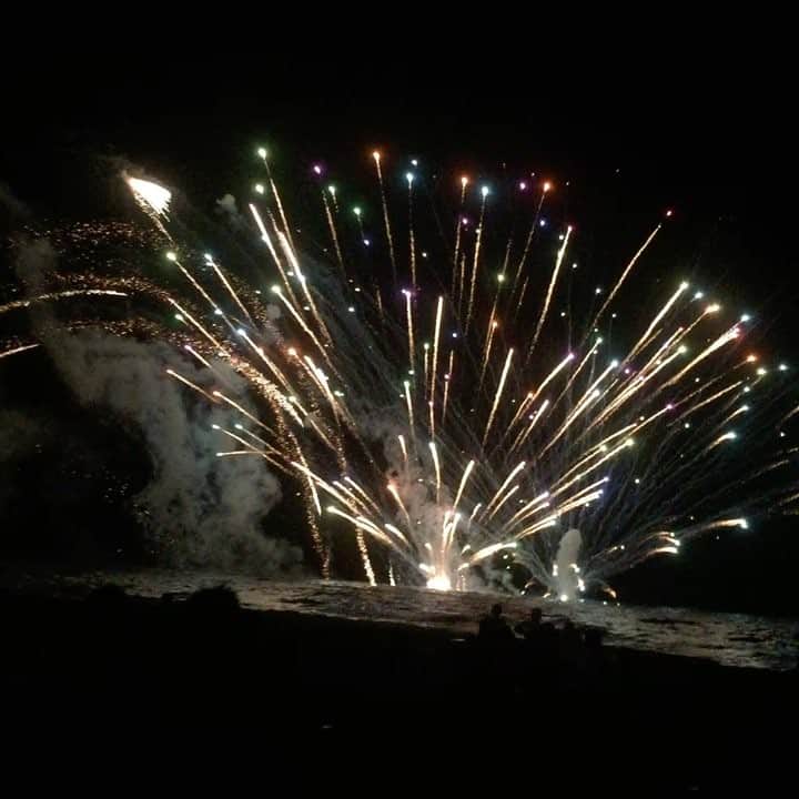 のインスタグラム：「海上花火🎆💭 綺麗すぎる...😍」