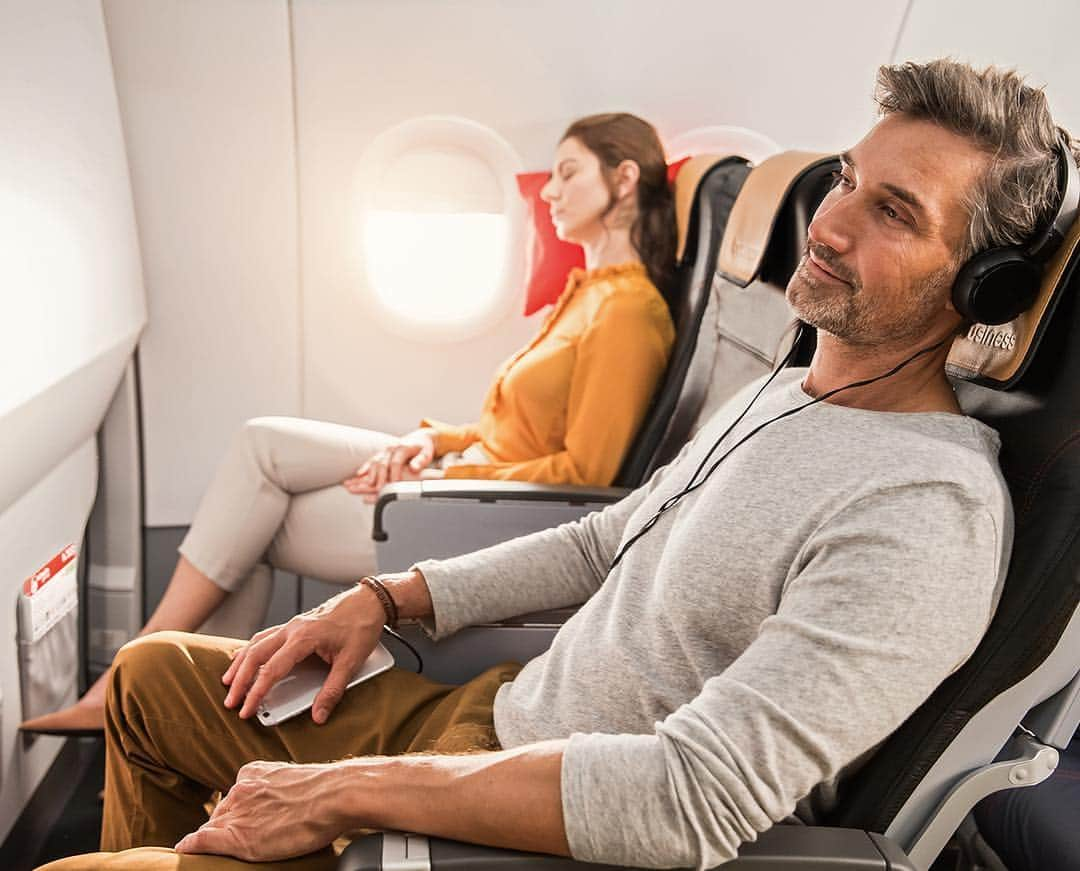 エアベルリンさんのインスタグラム写真 - (エアベルリンInstagram)「Easier and more comfortable #travel 🛫👌🏼#airberlin expands #EuropeanBusinessClass 💺 for short- and medium haul flights!  #airberlinEBC #businesstravel #businesstrip #topbonus #BusinessTraveller #businessclass」8月13日 20時19分 - airberlin