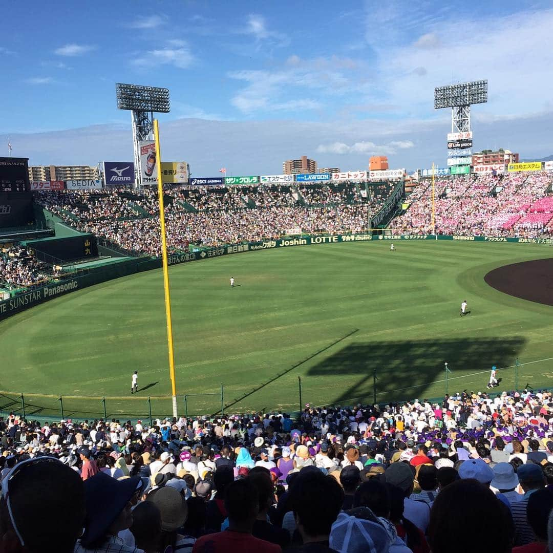 関本賢太郎さんのインスタグラム写真 - (関本賢太郎Instagram)「母校天理高校初戦突破👏4番神野くんの2打席連続ホームラン凄かった😊  #高校野球 #甲子園 #天理高校 #初戦突破 #アルプスで観戦 #母校」8月13日 12時54分 - sekimoto_kentaro