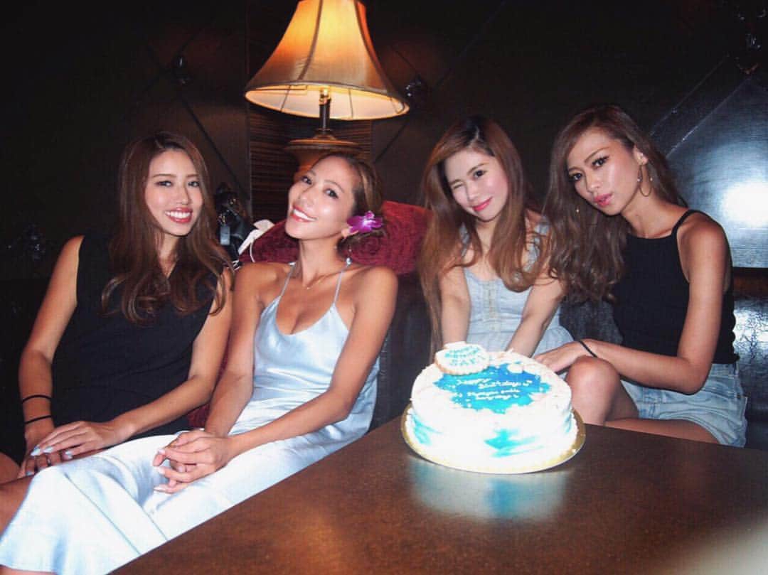 長谷川唯のインスタグラム：「・ ・ 8.11🌻saki HappyBirthday❤︎ ・ ・ 仲良しメンバーでさっきんの誕生日、お祝いしたよん🎂💛このメンバーはほんと落ちつく仲間😌✨ ・ ・ 今年もお祝い出来てよかった☺︎💓また後日partyもするから楽しみ🙈✨ ・ ・ #happybirthday #girls #friend #friends❤️ #happy #love #birthdayparty」
