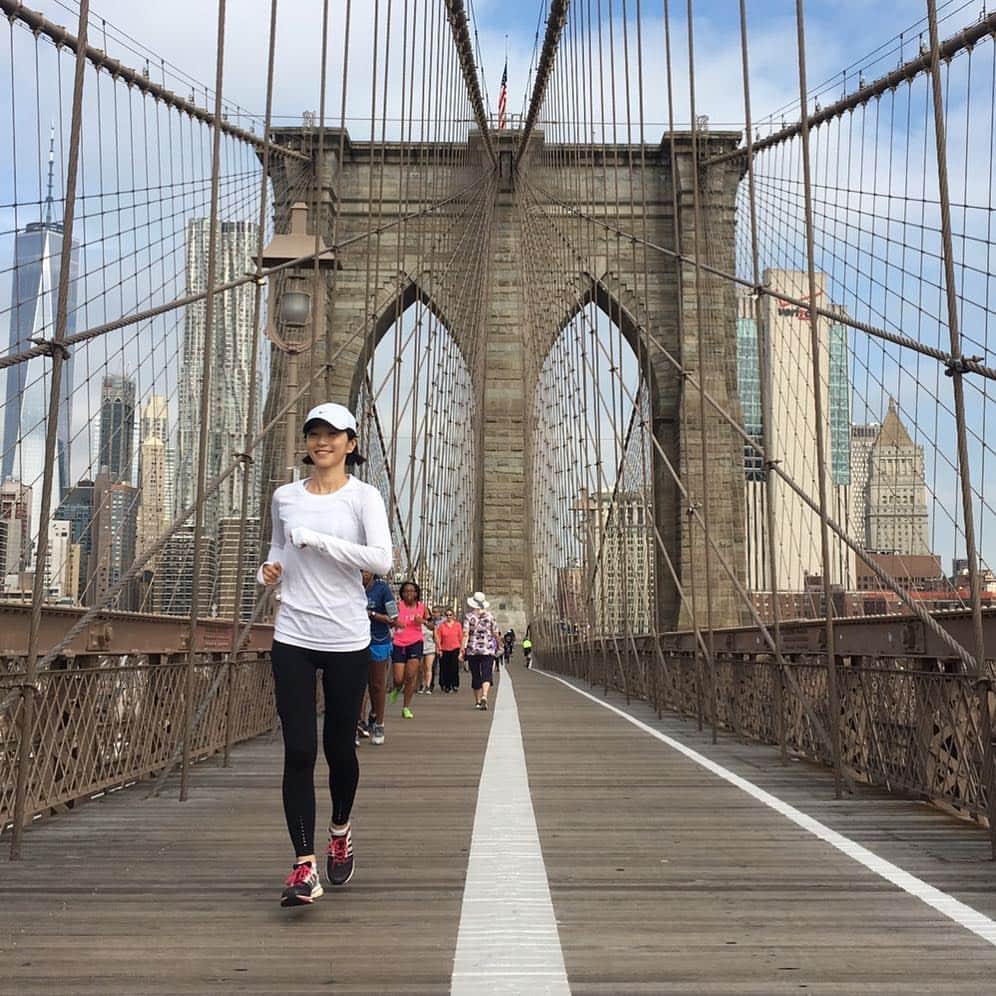 久保田智子のインスタグラム：「ゴールは #brooklynbridge #summerstreets #newyork」