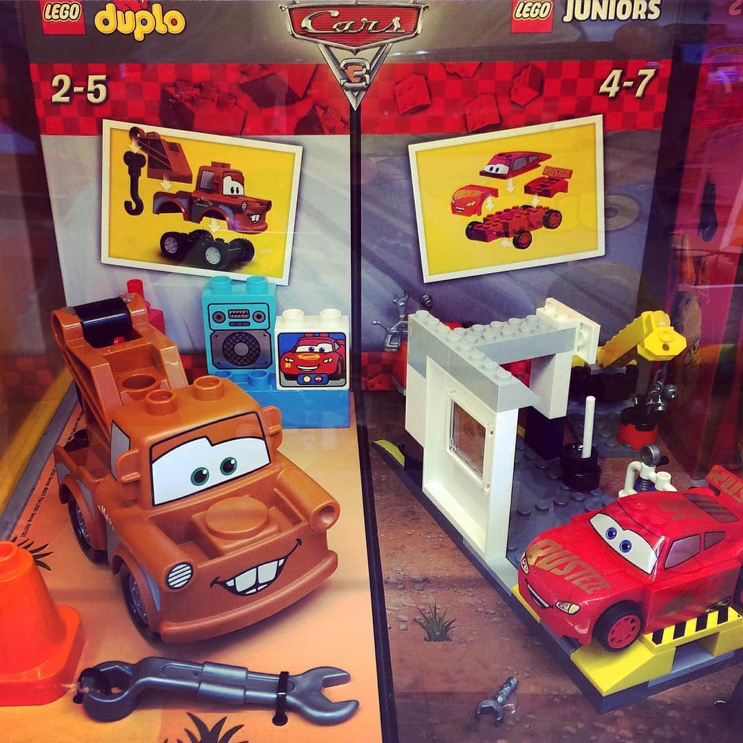 Toys''R''Us｜トイザらス 公式 さんのインスタグラム写真 - (Toys''R''Us｜トイザらス 公式 Instagram)「レッカー車のメーターの小屋で遊ぼう‼️24ヶ月から遊べる #レゴ #デュプロ でも #カーズ シリーズあります。レゴブロックALL5倍ポイントは8/16(水)まで。  オンラインストア ⏩@TOYSRUS_JP  #LEGO #レゴ #Batman #バットマン #フィギュア #トイザらス #ベビーザらス #ToysRUs#BabiesRUs #親バカ部#親バカ #instashop#instasale」8月14日 11時54分 - toysrus_jp