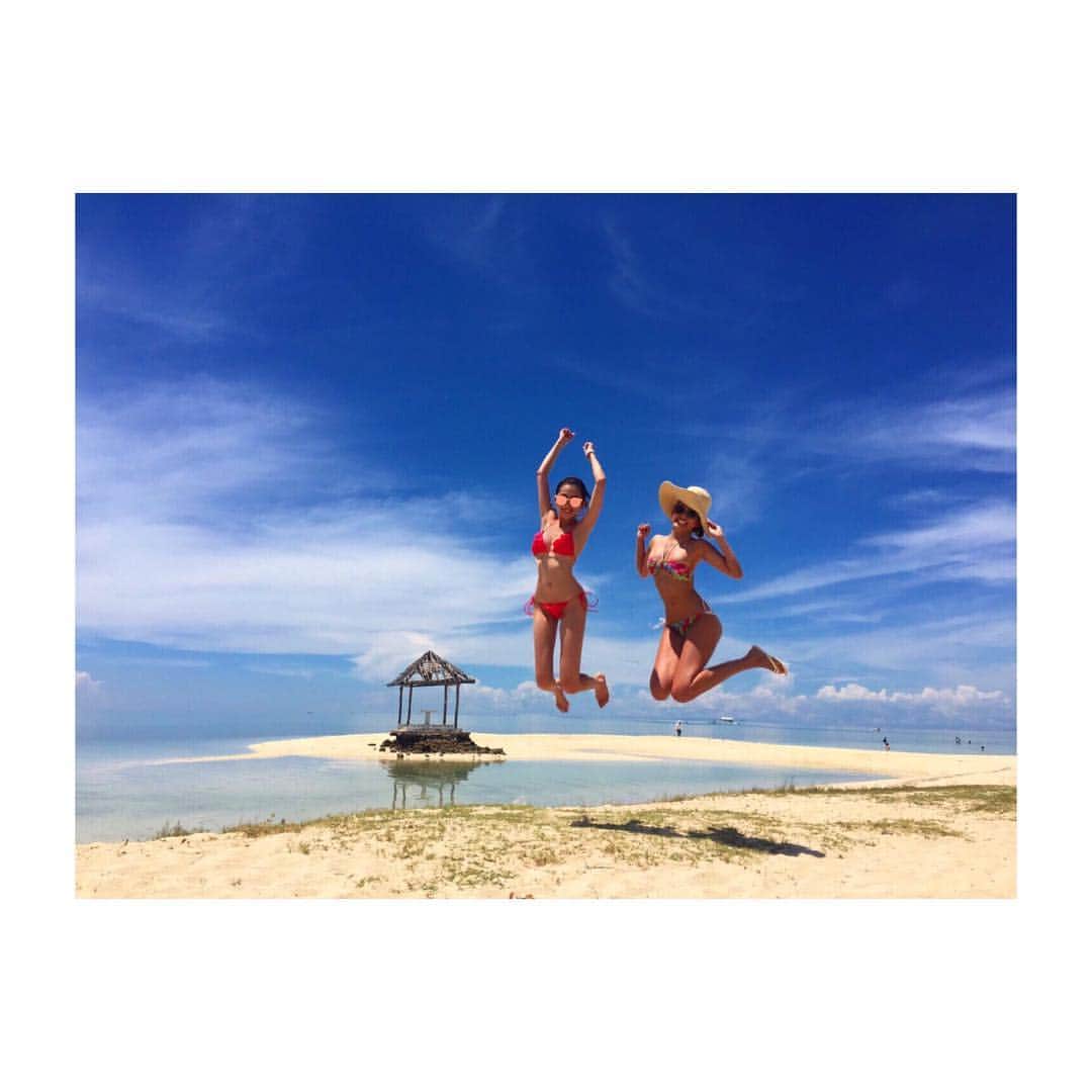 のインスタグラム：「パンダノン島の端っこに 何かはわからない小屋的なのが また可愛い❤️ 綺麗で可愛いから ジャンプ❗️ #ceb #海 #シュノーケル #セブ島 #海遊び #beach #ビーチ #beachstyle #summerstyle #熱帯魚 #🐠#海綺麗 #景色綺麗 #景色最高 #パンダノン島 #pandan #pandanisland #jump #ジャンプ #japanesegirl」