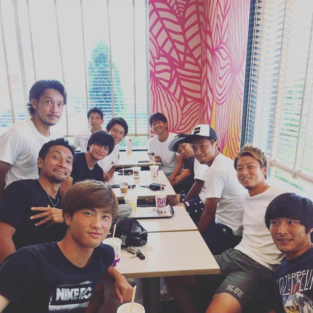 山藤健太さんのインスタグラム写真 - (山藤健太Instagram)「全然時間なかったけど、集まってくれました！ では行ってきます👋 #ツエーゲン金沢 #みんな頑張ってほしいから俺も頑張ろう #撮影者なおき」8月14日 19時38分 - fujifuji1114