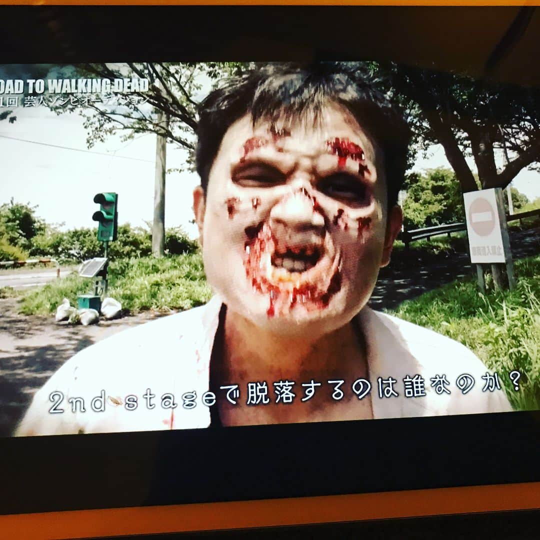 久保田和靖さんのインスタグラム写真 - (久保田和靖Instagram)「アマゾンテレビ  第一回 芸人ゾンビオーディション 久しぶり涙でるぐらい笑た しょうもなすぎておもろい👌👌👌 是非皆様も。 #Amazon #カリギュラ #いい大人が必死でゾンビの真似してる #開始20分くらいから何見せられてんねんてなる  告知 ●テレビ番組・バラエティ 8月15日(火)23:17 雨上がりのAさんの話(ABC) 8月17日(木)25:35 勇者ああああ(テレビ東京) 8月27日(日)21:54 にちようチャップリン(テレビ東京) 8月28日(月)24:15 バクモン学園(テレビ朝日) 8月29日(火)23:56 ジンギス談！(HBCテレビ) 9月  5日(火)23:56 ジンギス談！(HBCテレビ) 9月  6日(水)23:00 冗談手帖(BSフジ) 9月13日(水)21:57 水曜日のダウンタウン(TBS) 10月13日(金)24:30 マヨなか笑人(読売テレビ) ●インターネット配信 毎週水曜 20:00 ONA!HOOO!!!（Fresh！） 毎週日曜 24:00 NEWS RAP JAPAN（AbemaTV） 今田×東野のカリギュラ ゾンビオーディション（アマゾンプライム-配信日確認中） ●ドラマ 8月12日(土)22:00スタート プラージュ～訳ありばかりのシェアハウス～(WOWOW) ※村田さん出演ドラマ/出演日は確認中です。 ●その他・音楽配信 ケペラギ２iTunes配信中 https://twitter.com/messages/media/896287689359540229」8月14日 20時08分 - kubotakazunobu