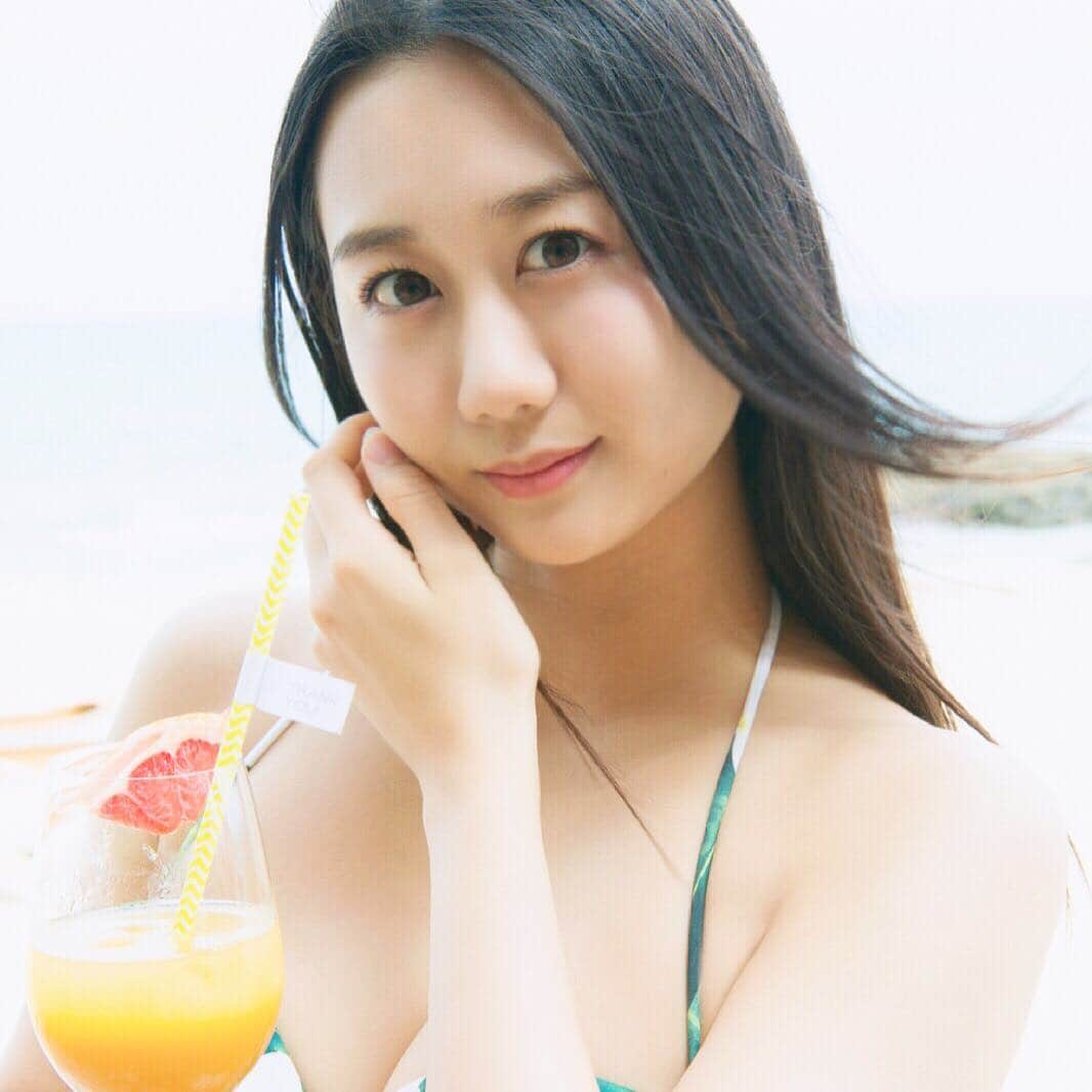 AKB48 水着サプライズ2017のインスタグラム：「14位の古畑奈和さん。とってもオトナになって。風に揺れる髪。キレイです！ ご購入はこちらから！ http://wpb.shueisha.co.jp/2017/07/28/89005 #水サプ2017　#古畑奈和」