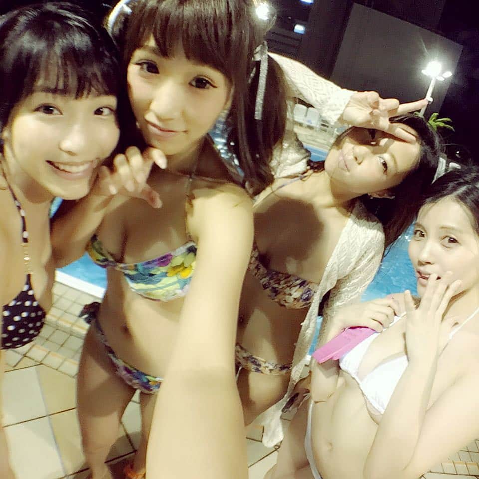 卯渚さやかさんのインスタグラム写真 - (卯渚さやかInstagram)「またいきたいー #ナイトプール #唐沢りん #まろか #麻生あみ #グラドル #Japanese #japanesegirl  #bikinigirl  #nightpool」8月14日 21時24分 - unapiiiiiii