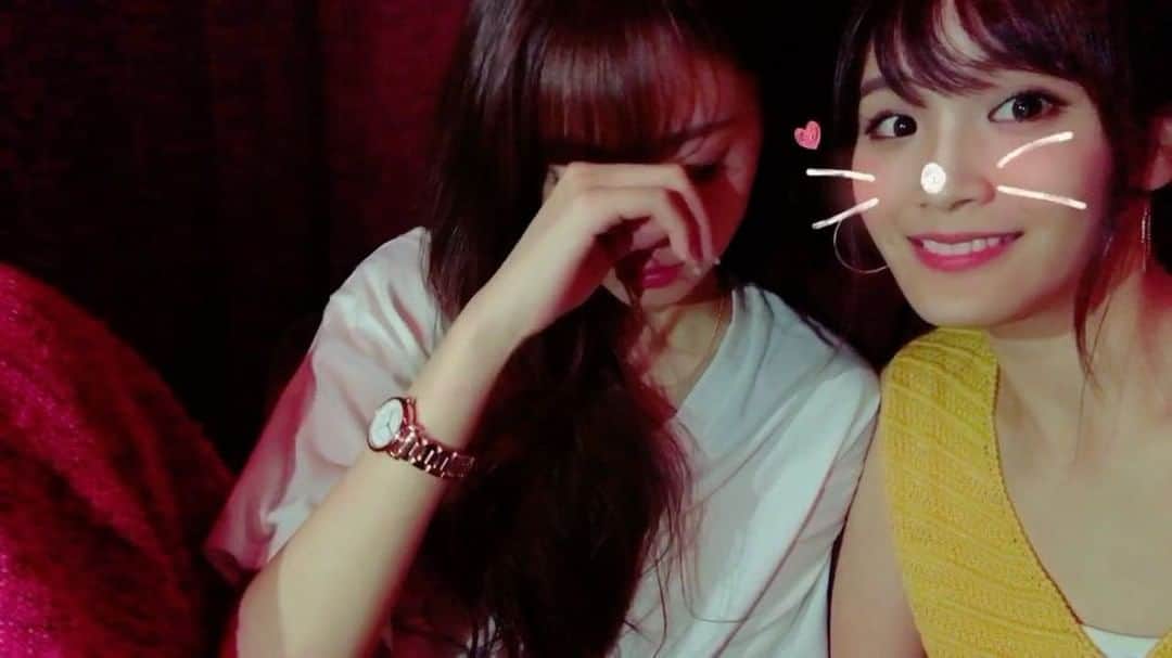 志田友美（ゆうみん）のインスタグラム：「. liveおわりでちょー眠かった時の🙊💤ww . . 眠くなると身体がほてほてに熱くなる人🙊爆睡でした。🤷‍♀️ . #yesterday #live #tour #sleepy #myfriend #love #2shots #selfie #move #instdaily #instagood #instalikes #instashot #instalove  #💤 #👭」