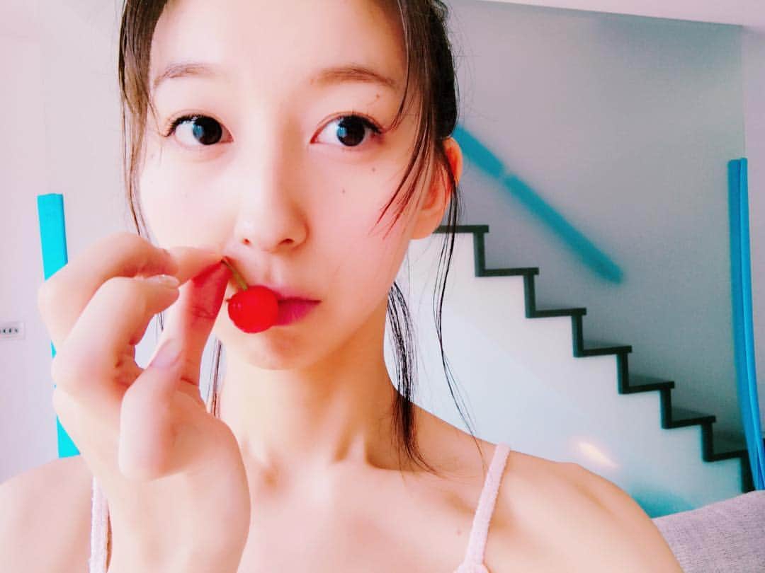 飯田里穂のインスタグラム：「. . . . りほとなり。🍒 . #artistbook #rihotonari #ひととなり。#hitotonari #りほのとなり。#rihonotonari http://www.gamers-onlineshop.jp/pn/pd/10327125/」
