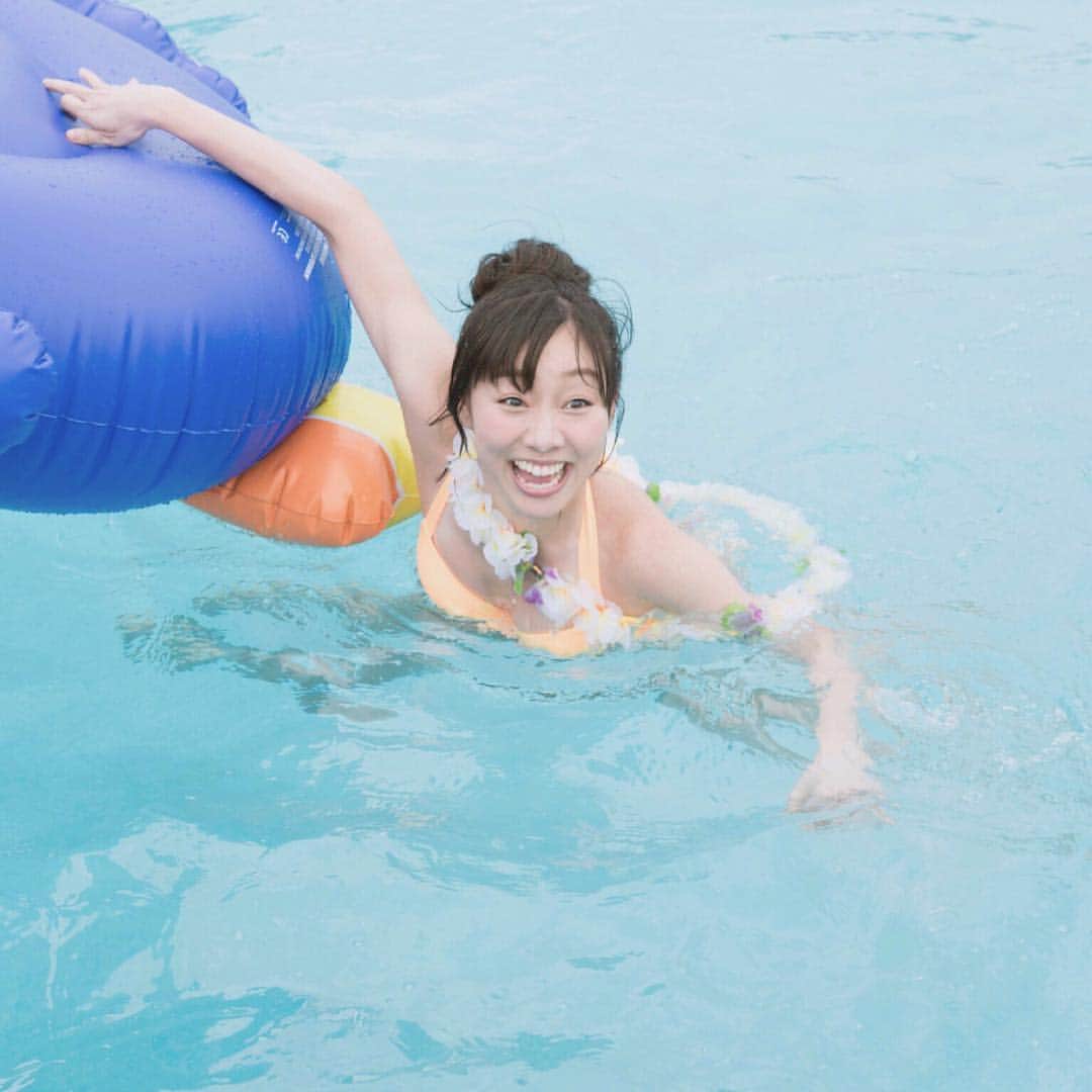 AKB48 水着サプライズ2017のインスタグラム：「6位のあかりん！　撮影中にまさかのプールへドボン。「いや〜！」と叫んでいました！ まさか落ちるとは思っていなかったそうです。 ご購入はこちらから！ http://wpb.shueisha.co.jp/2017/07/28/89005 #水サプ2017　#須田亜香里」